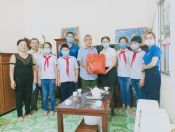 Trường Tiểu học Nam Thanh tổ chức thăm hỏi, tặng quà các gia đình chính sách trên địa bàn phường Nam Thanh nhân dịp kỉ niệm 74 năm ngày thương binh- liệt sĩ (27/7/1947-27/7/2021)  