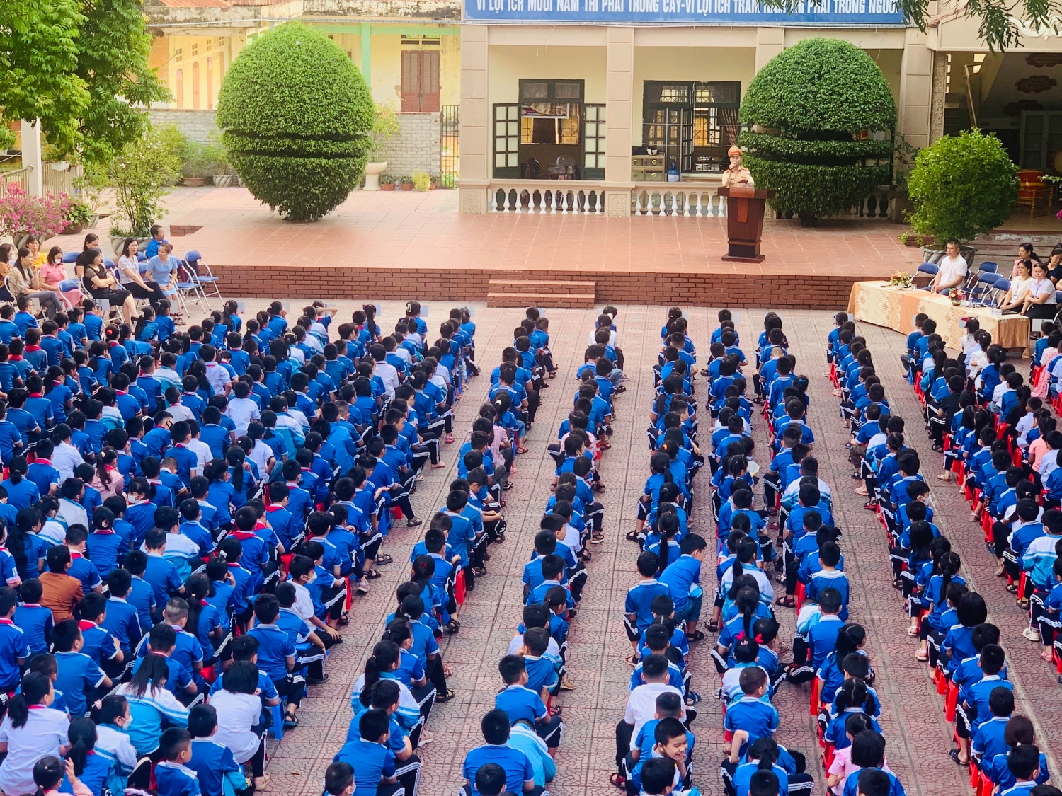 HỌC SINH TRƯỜNG TIỂU HỌC NAM THANH THAM GIA BUỔI TUYÊN TRUYỀN VỀ AN TOÀN GIAO THÔNG